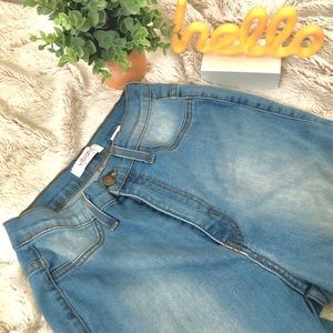 FASHION NOVA High-waisted Light Washed Jeans